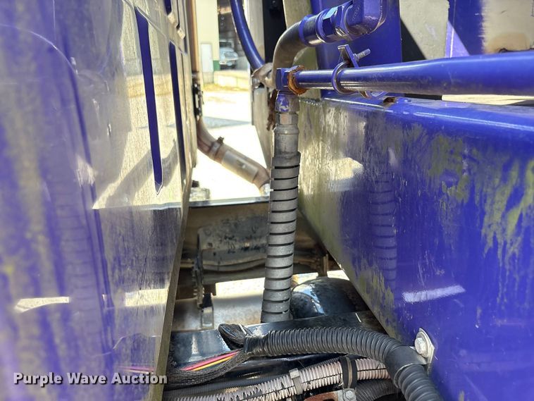 image for item EC4428 2001 Sterling  M7500 Acterra refuse truck