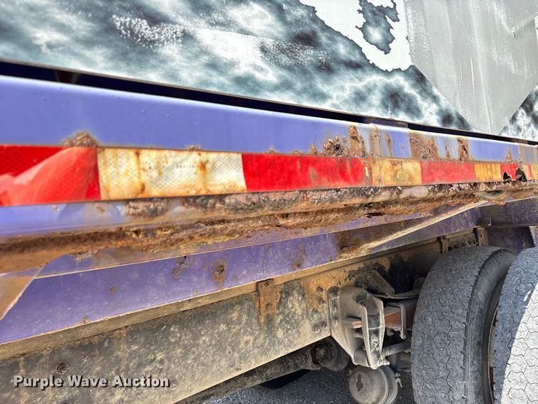 image for item EC4428 2001 Sterling  M7500 Acterra refuse truck