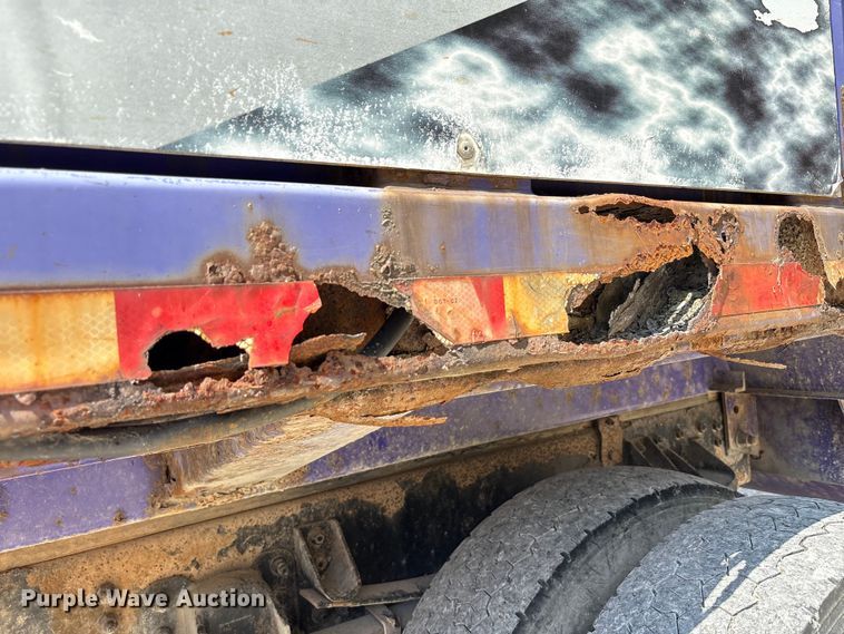 image for item EC4428 2001 Sterling  M7500 Acterra refuse truck