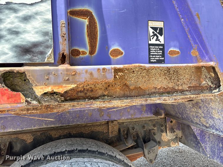 image for item EC4428 2001 Sterling  M7500 Acterra refuse truck