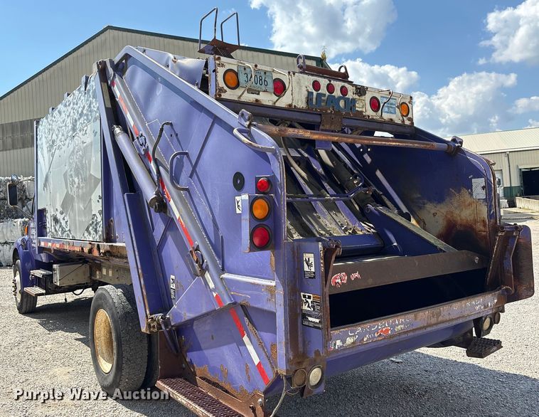 image for item EC4428 2001 Sterling  M7500 Acterra refuse truck