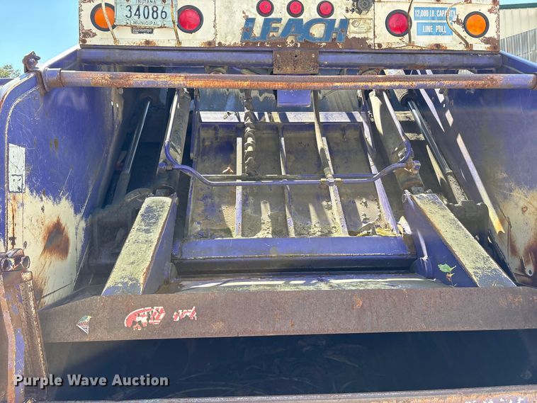 image for item EC4428 2001 Sterling  M7500 Acterra refuse truck