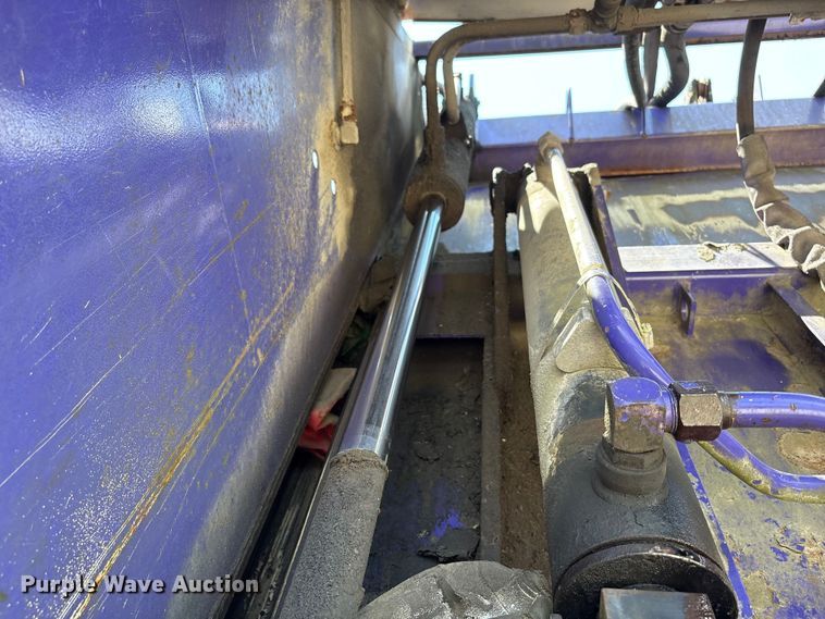 image for item EC4428 2001 Sterling  M7500 Acterra refuse truck