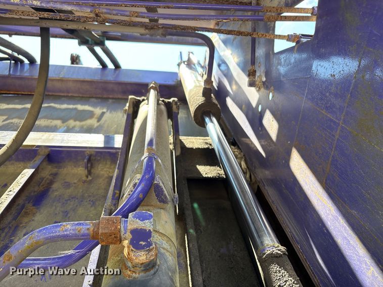 image for item EC4428 2001 Sterling  M7500 Acterra refuse truck