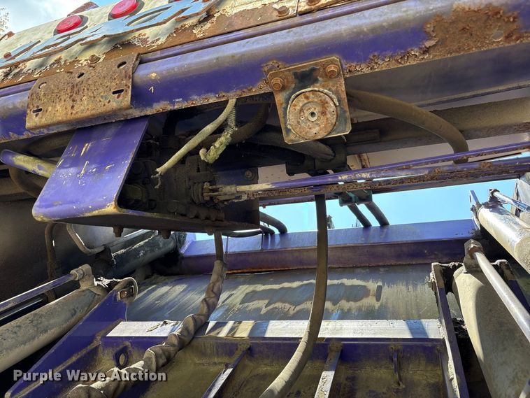 image for item EC4428 2001 Sterling  M7500 Acterra refuse truck