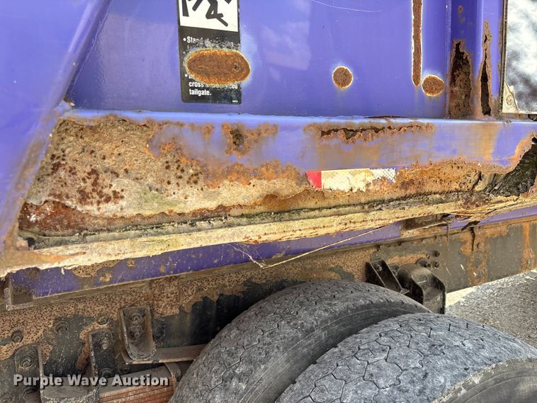 image for item EC4428 2001 Sterling  M7500 Acterra refuse truck