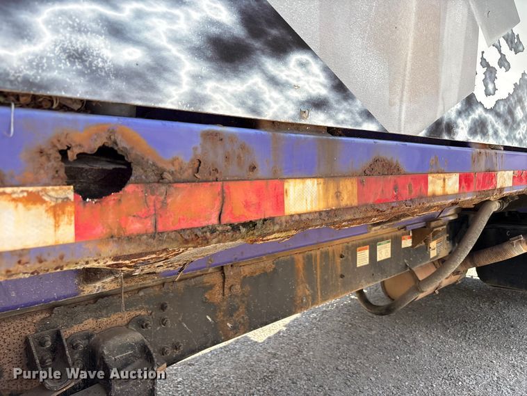 image for item EC4428 2001 Sterling  M7500 Acterra refuse truck