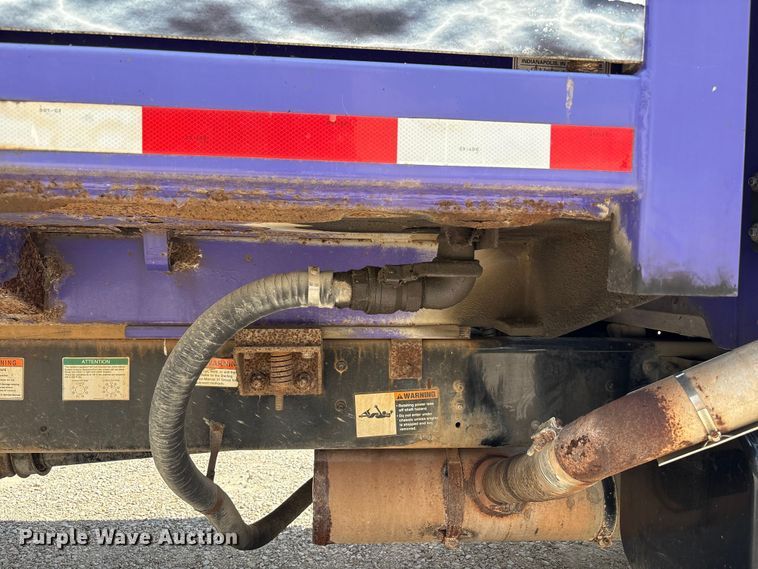 image for item EC4428 2001 Sterling  M7500 Acterra refuse truck