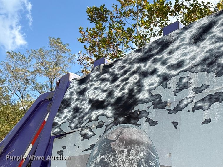 image for item EC4428 2001 Sterling  M7500 Acterra refuse truck