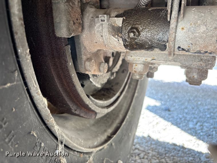 image for item EC4428 2001 Sterling  M7500 Acterra refuse truck