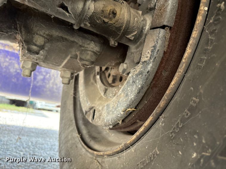 image for item EC4428 2001 Sterling  M7500 Acterra refuse truck