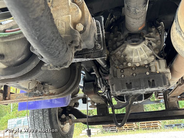 image for item EC4428 2001 Sterling  M7500 Acterra refuse truck