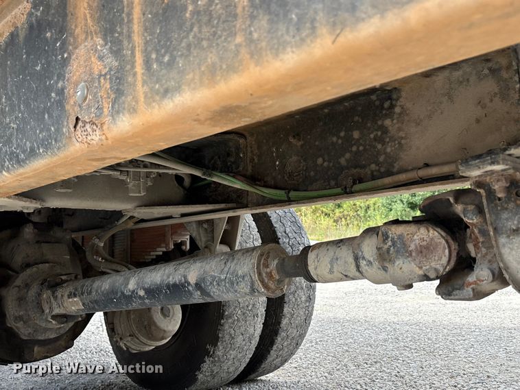 image for item EC4428 2001 Sterling  M7500 Acterra refuse truck