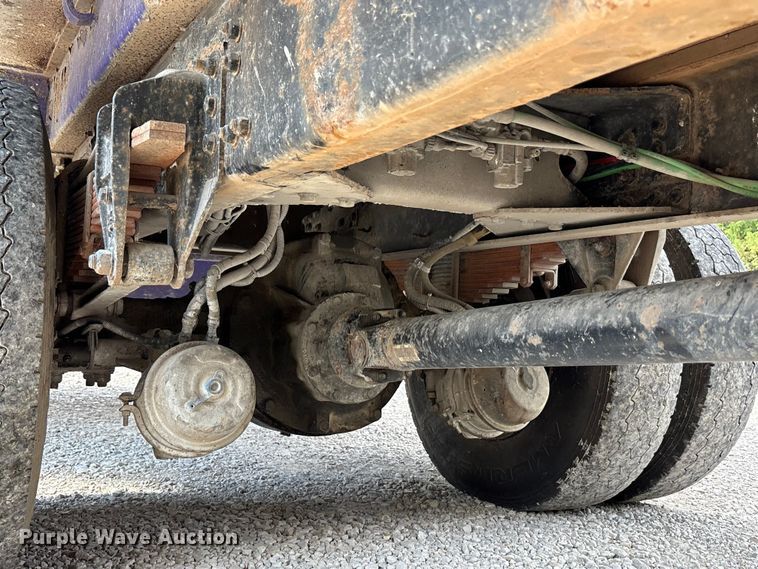 image for item EC4428 2001 Sterling  M7500 Acterra refuse truck