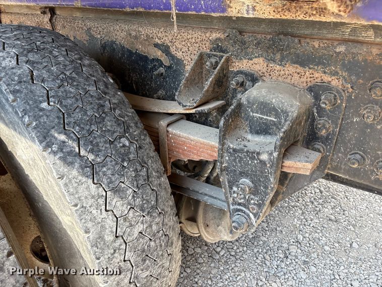 image for item EC4428 2001 Sterling  M7500 Acterra refuse truck