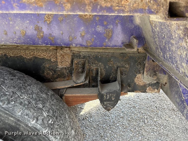 image for item EC4428 2001 Sterling  M7500 Acterra refuse truck