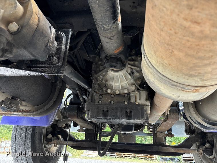 image for item EC4428 2001 Sterling  M7500 Acterra refuse truck