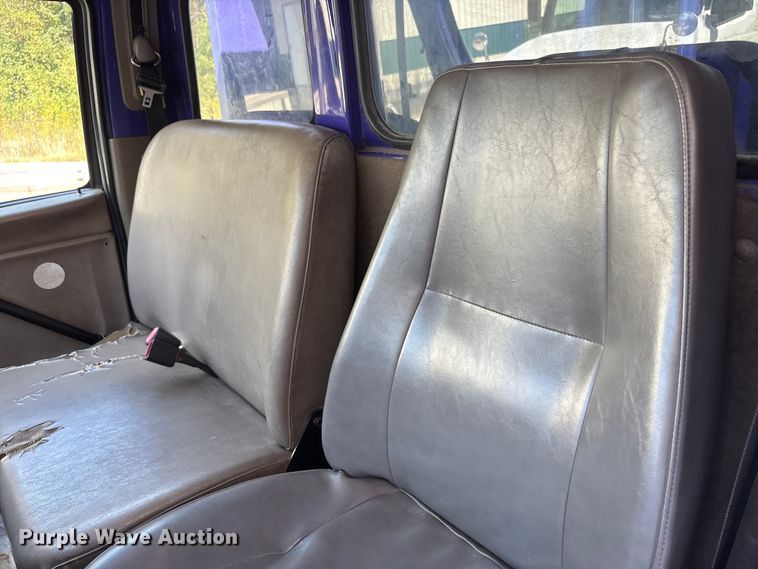 image for item EC4428 2001 Sterling  M7500 Acterra refuse truck