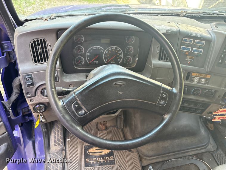 image for item EC4428 2001 Sterling  M7500 Acterra refuse truck