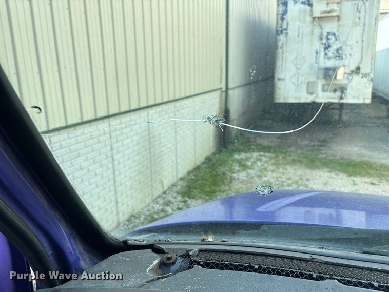 image for item EC4428 2001 Sterling  M7500 Acterra refuse truck