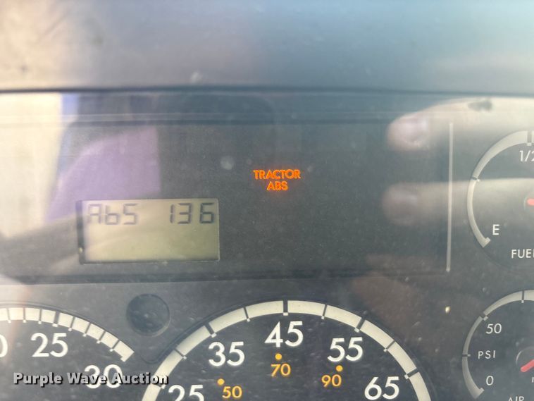 image for item EC4428 2001 Sterling  M7500 Acterra refuse truck