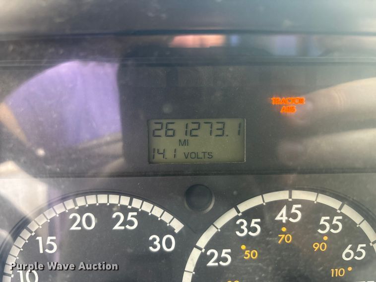 image for item EC4428 2001 Sterling  M7500 Acterra refuse truck