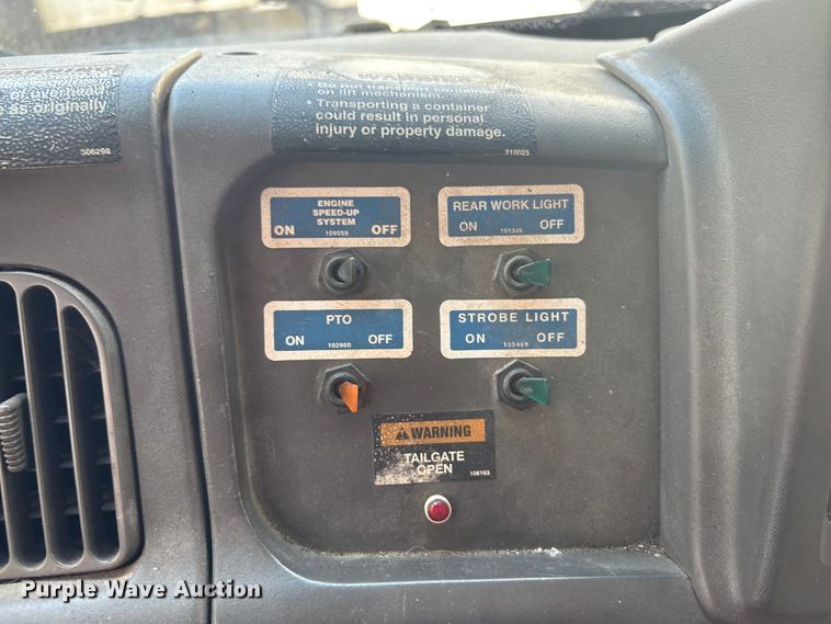 image for item EC4428 2001 Sterling  M7500 Acterra refuse truck