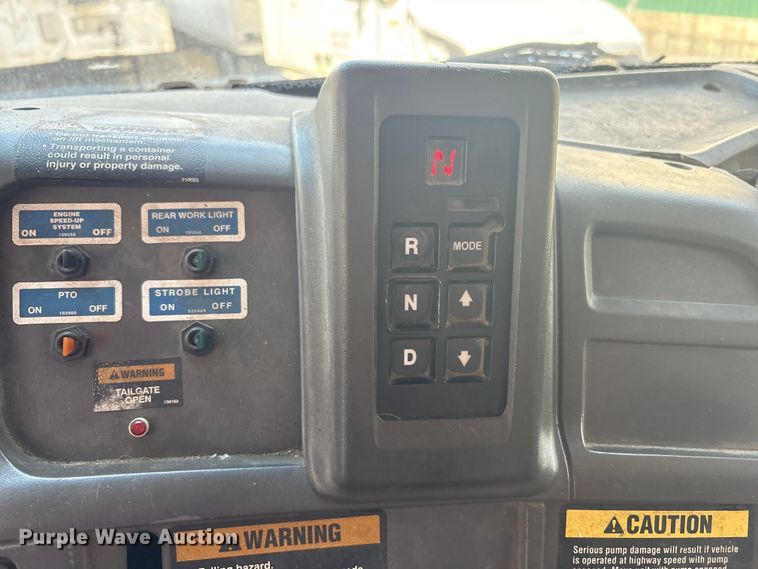 image for item EC4428 2001 Sterling  M7500 Acterra refuse truck