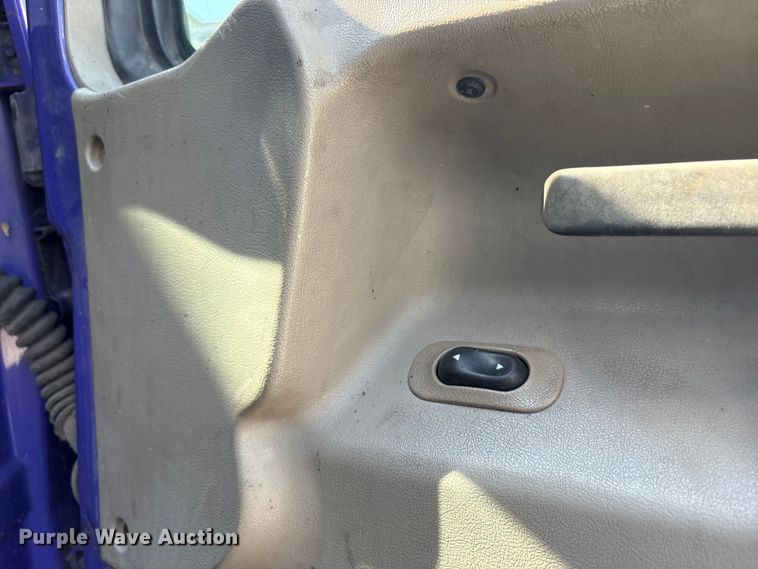 image for item EC4428 2001 Sterling  M7500 Acterra refuse truck