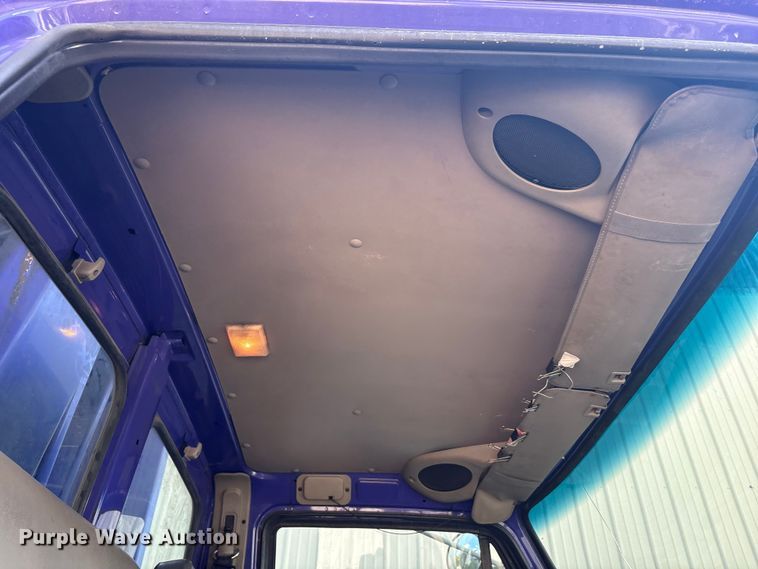 image for item EC4428 2001 Sterling  M7500 Acterra refuse truck