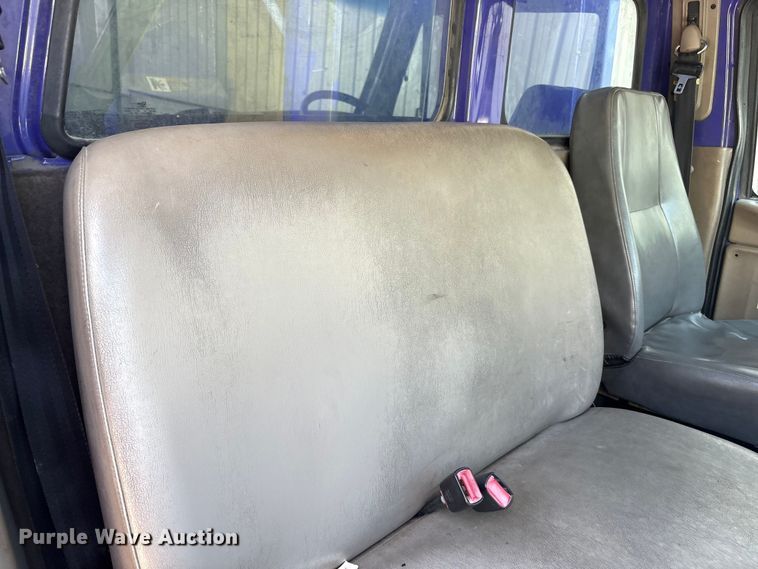 image for item EC4428 2001 Sterling  M7500 Acterra refuse truck