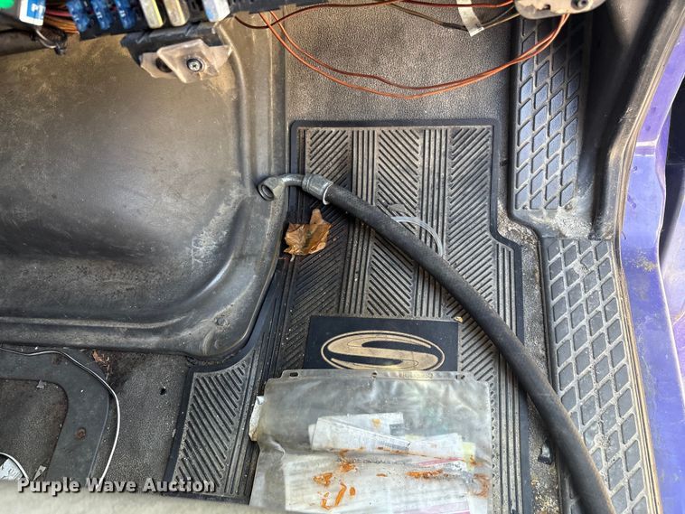 image for item EC4428 2001 Sterling  M7500 Acterra refuse truck