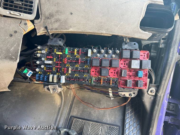 image for item EC4428 2001 Sterling  M7500 Acterra refuse truck