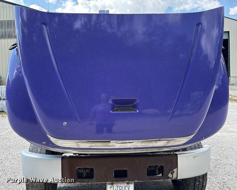 image for item EC4428 2001 Sterling  M7500 Acterra refuse truck