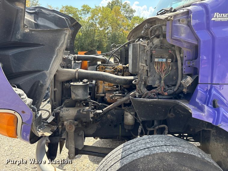 image for item EC4428 2001 Sterling  M7500 Acterra refuse truck