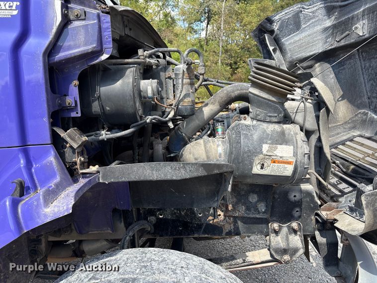 image for item EC4428 2001 Sterling  M7500 Acterra refuse truck