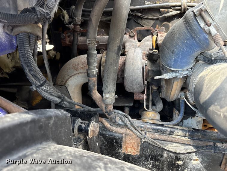 image for item EC4428 2001 Sterling  M7500 Acterra refuse truck