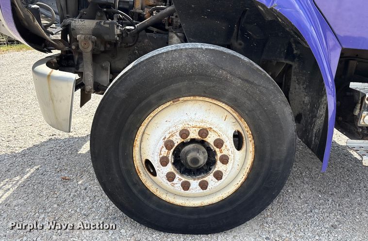 image for item EC4428 2001 Sterling  M7500 Acterra refuse truck