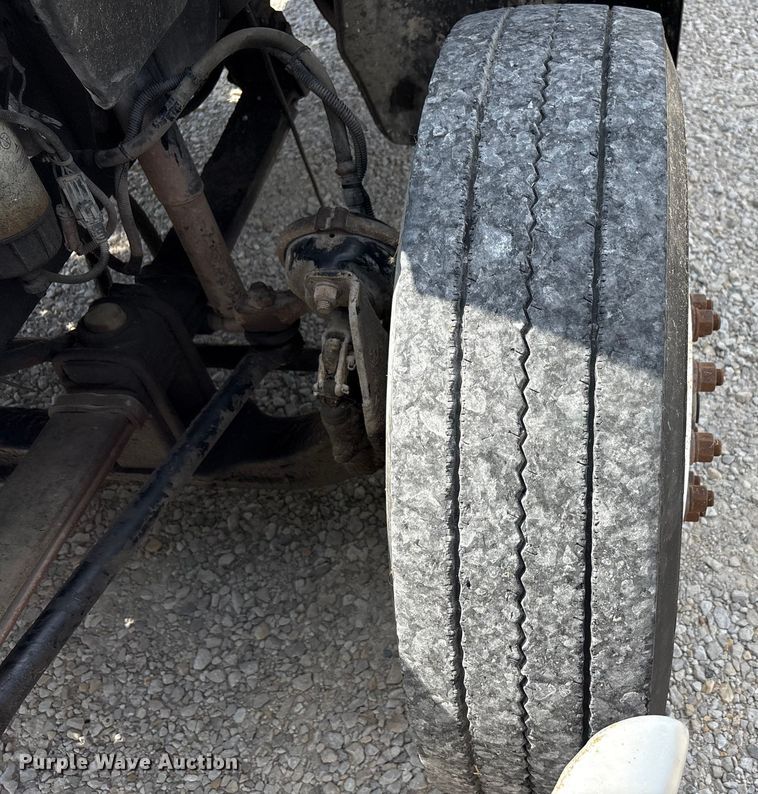 image for item EC4428 2001 Sterling  M7500 Acterra refuse truck