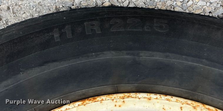 image for item EC4428 2001 Sterling  M7500 Acterra refuse truck