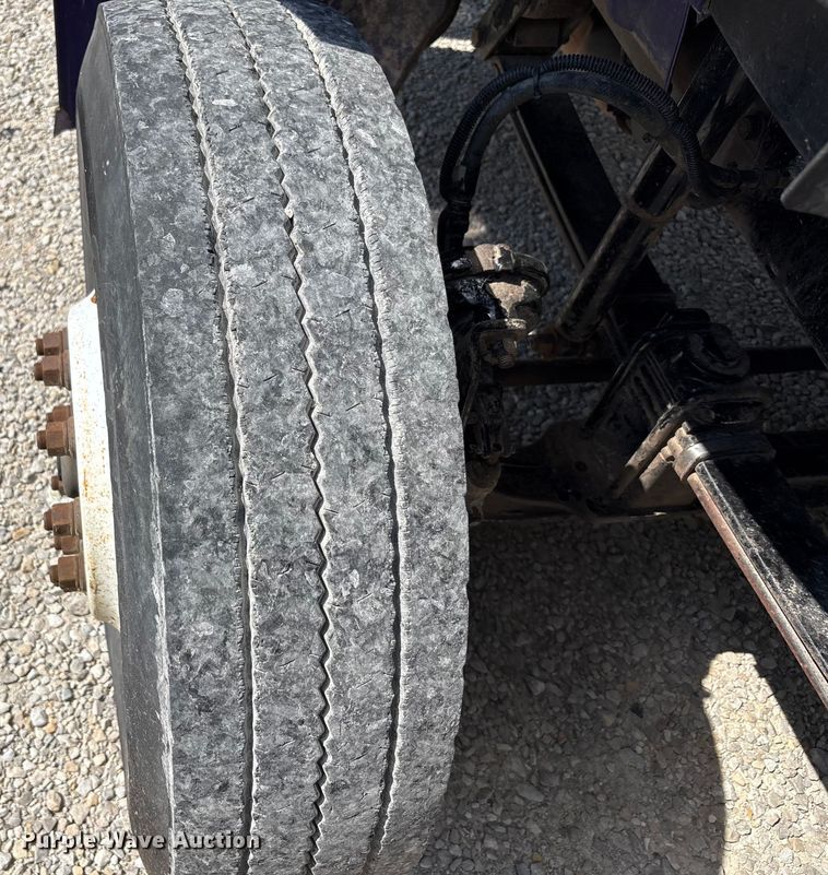 image for item EC4428 2001 Sterling  M7500 Acterra refuse truck