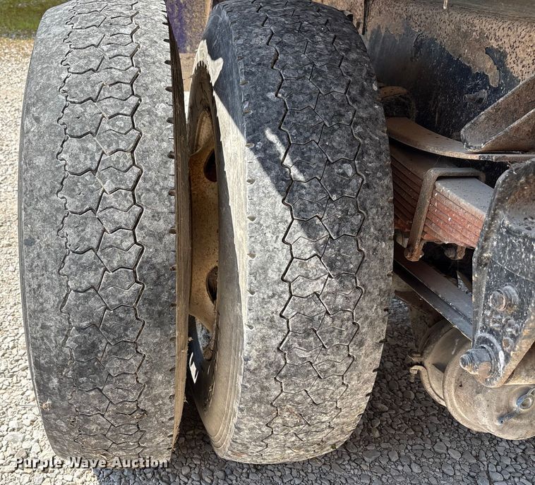 image for item EC4428 2001 Sterling  M7500 Acterra refuse truck