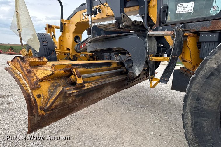 image for item ED1489 2012 John Deere 772GP motor grader