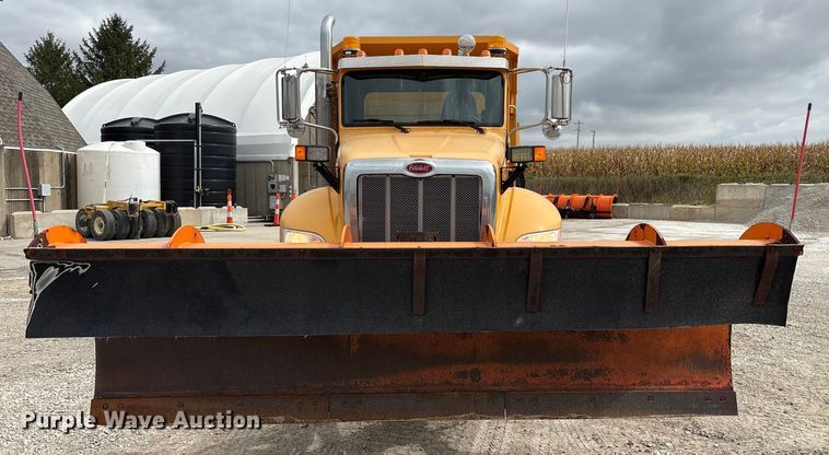 image for item ED1491 2016 Peterbilt 337 dump truck