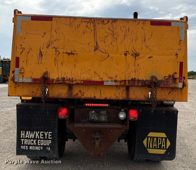 image for item ED1491 2016 Peterbilt 337 dump truck