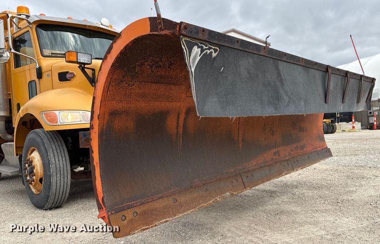 image for item ED1491 2016 Peterbilt 337 dump truck