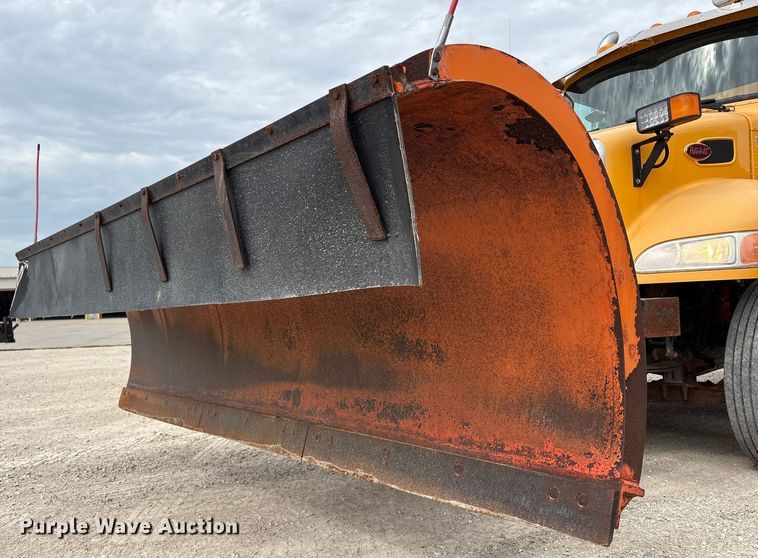 image for item ED1491 2016 Peterbilt 337 dump truck