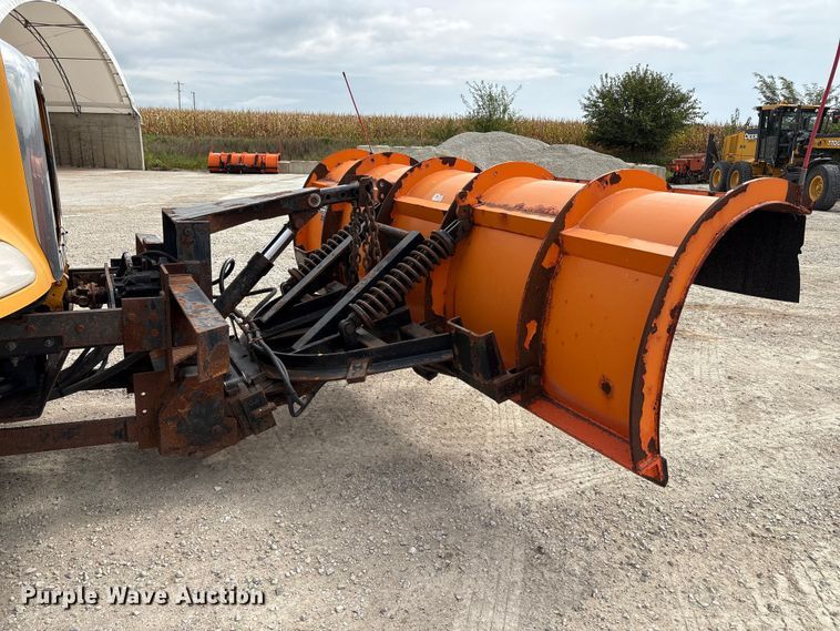 image for item ED1491 2016 Peterbilt 337 dump truck