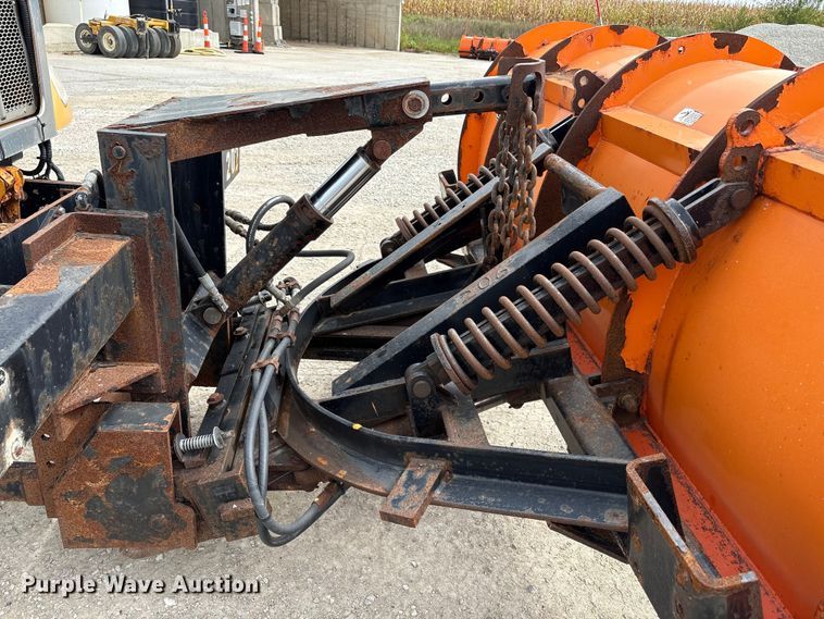 image for item ED1491 2016 Peterbilt 337 dump truck