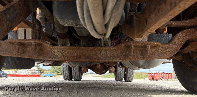 image for item ED1491 2016 Peterbilt 337 dump truck